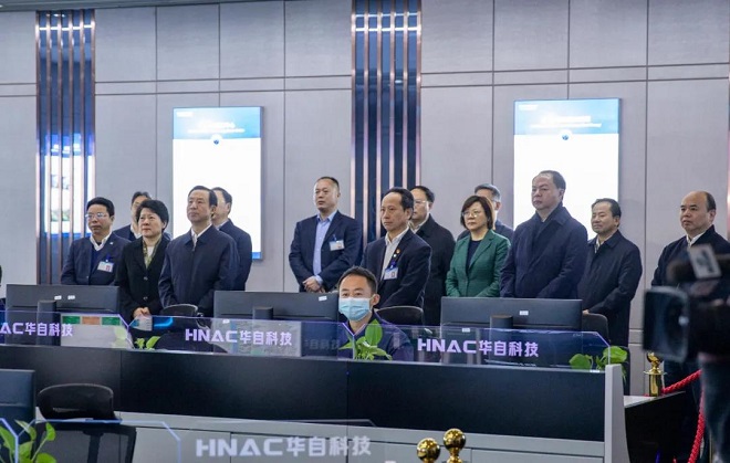 湖南省委书记许达哲一行考察乐玩(中国)科技2.jpg 湖南省委书记许达哲一行考察乐玩(中国)科技2.jpg